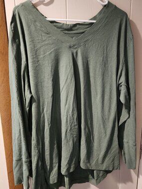 **Ava & Viv Green Long Sleeve Top 3X | Soft V-Neck Relaxed Fit Shirt**